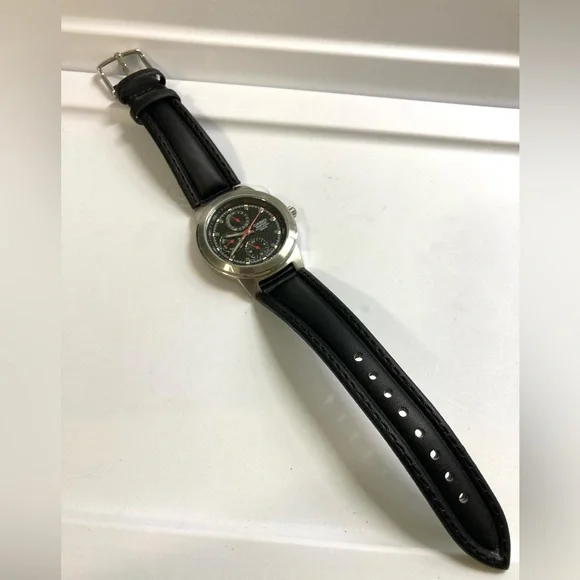 Casio edifice watch, black & silver dial, red accents, working battery, EF308 - Picture 3 of 13